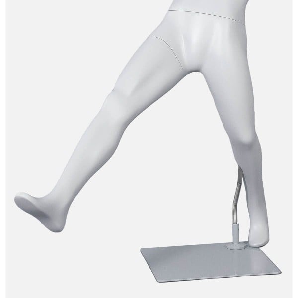 380039-144mt_schaufensterpuppe_kind_junge_fussball_zweikampf_sportlich_detailansicht_bein_600x600